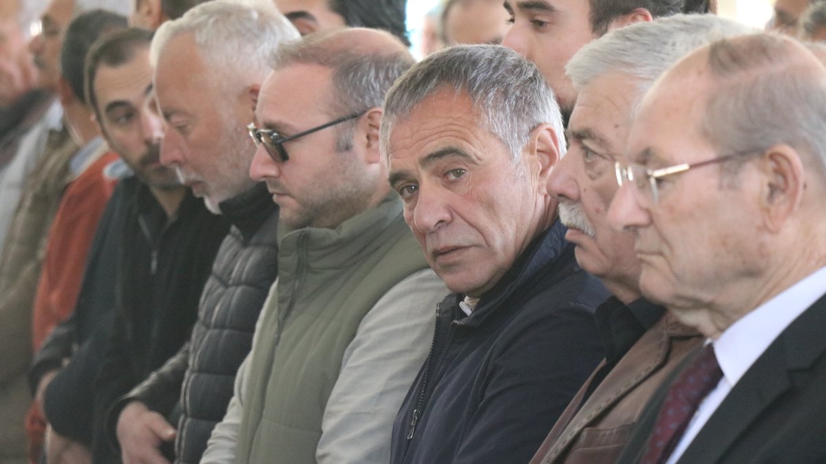 Ersun Yanal'ın annesi son yolculuğuna uğurlandı