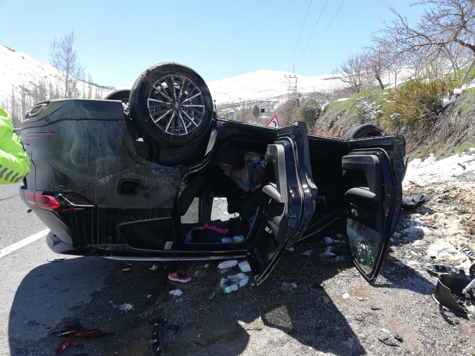 Kontrolden çıkan araç takla attı: 2 yaralı