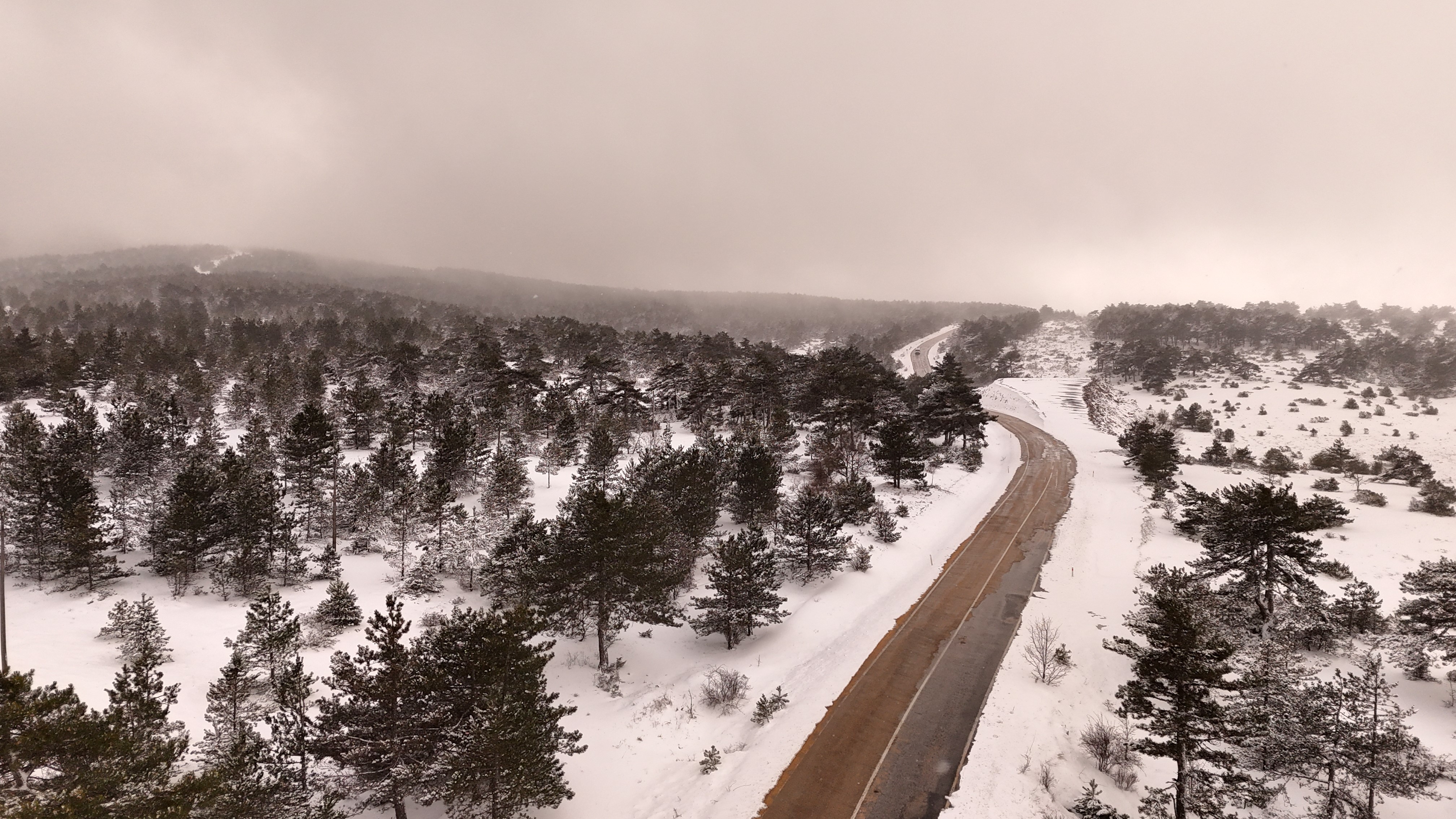 Eskişehir - Sarıcakaya yolu karla kaplandı
