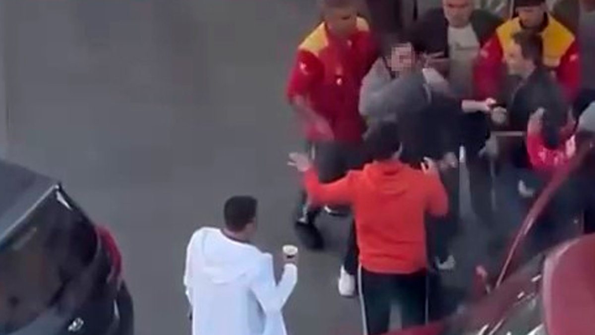 Akaryakıt istasyonunda sürücüler arasında sıra kavgası