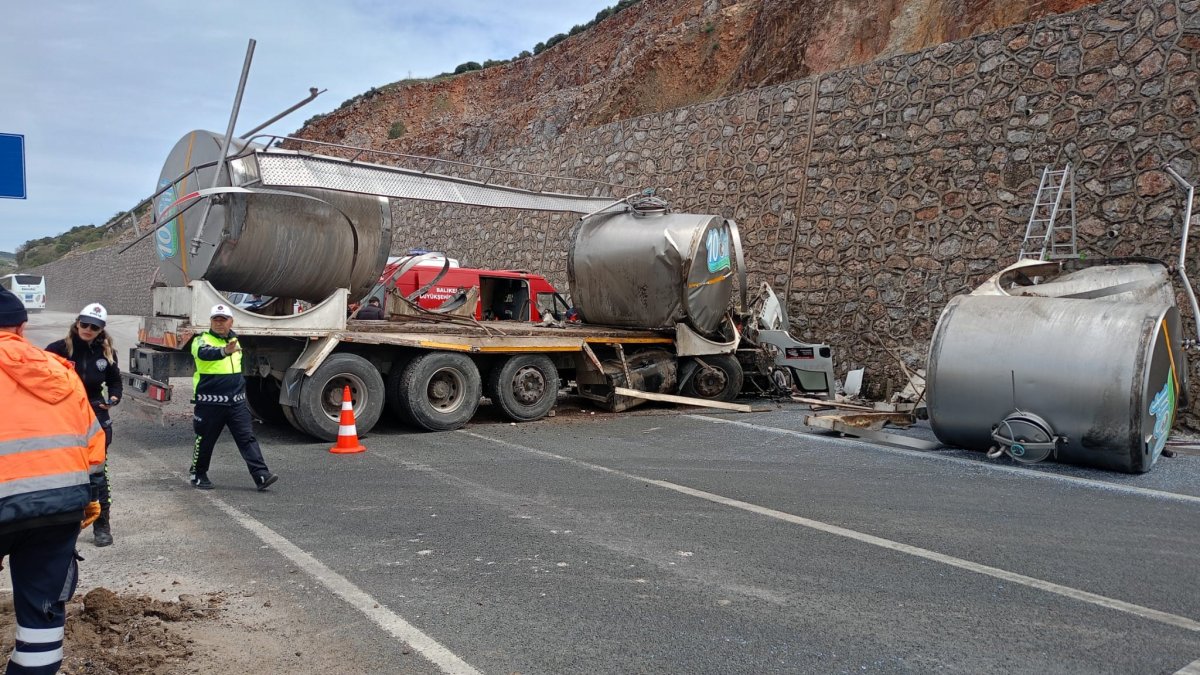 Süt tankeri drenaj duvarına çarptı! Şoför hayatını kaybetti