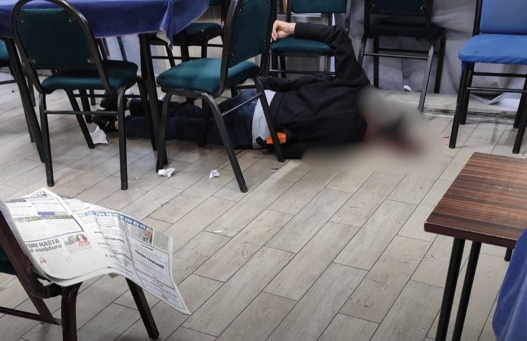 İzmir'de kahvehanede 'namus' cinayeti