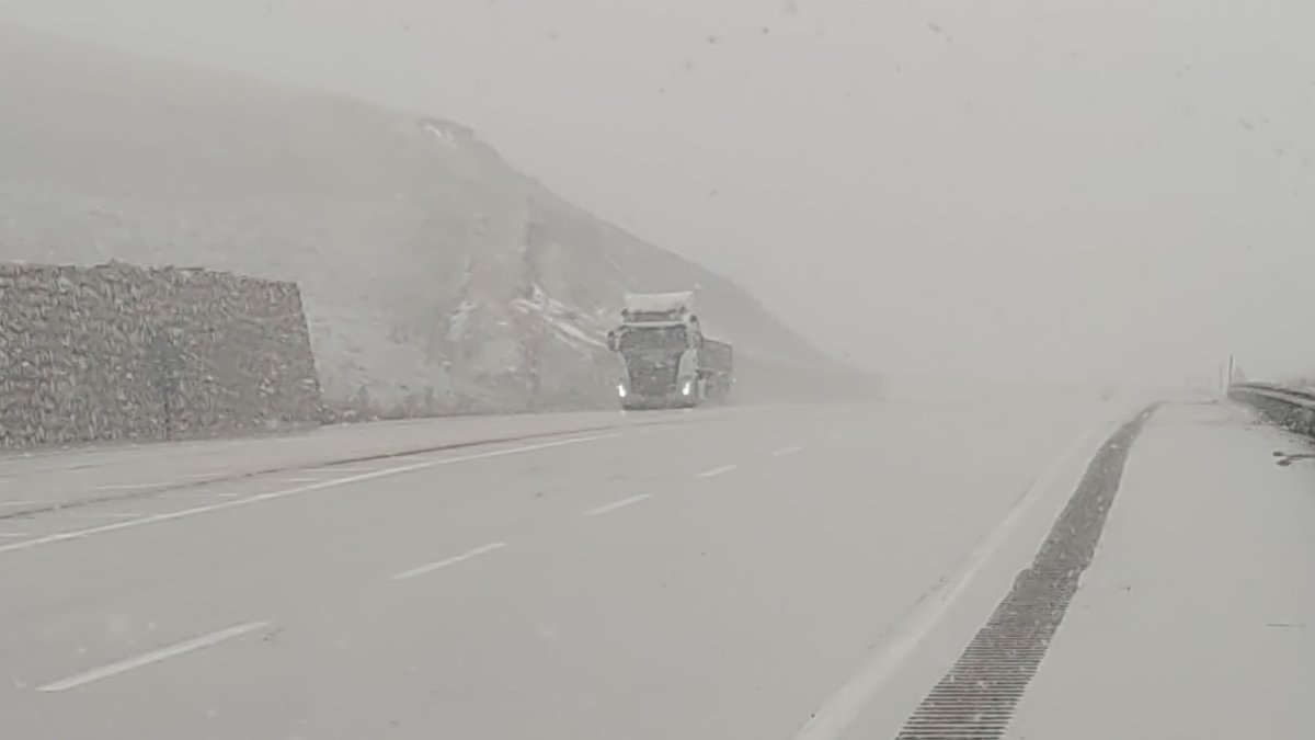 Van’da Nisan karı etkisini sürdürüyor