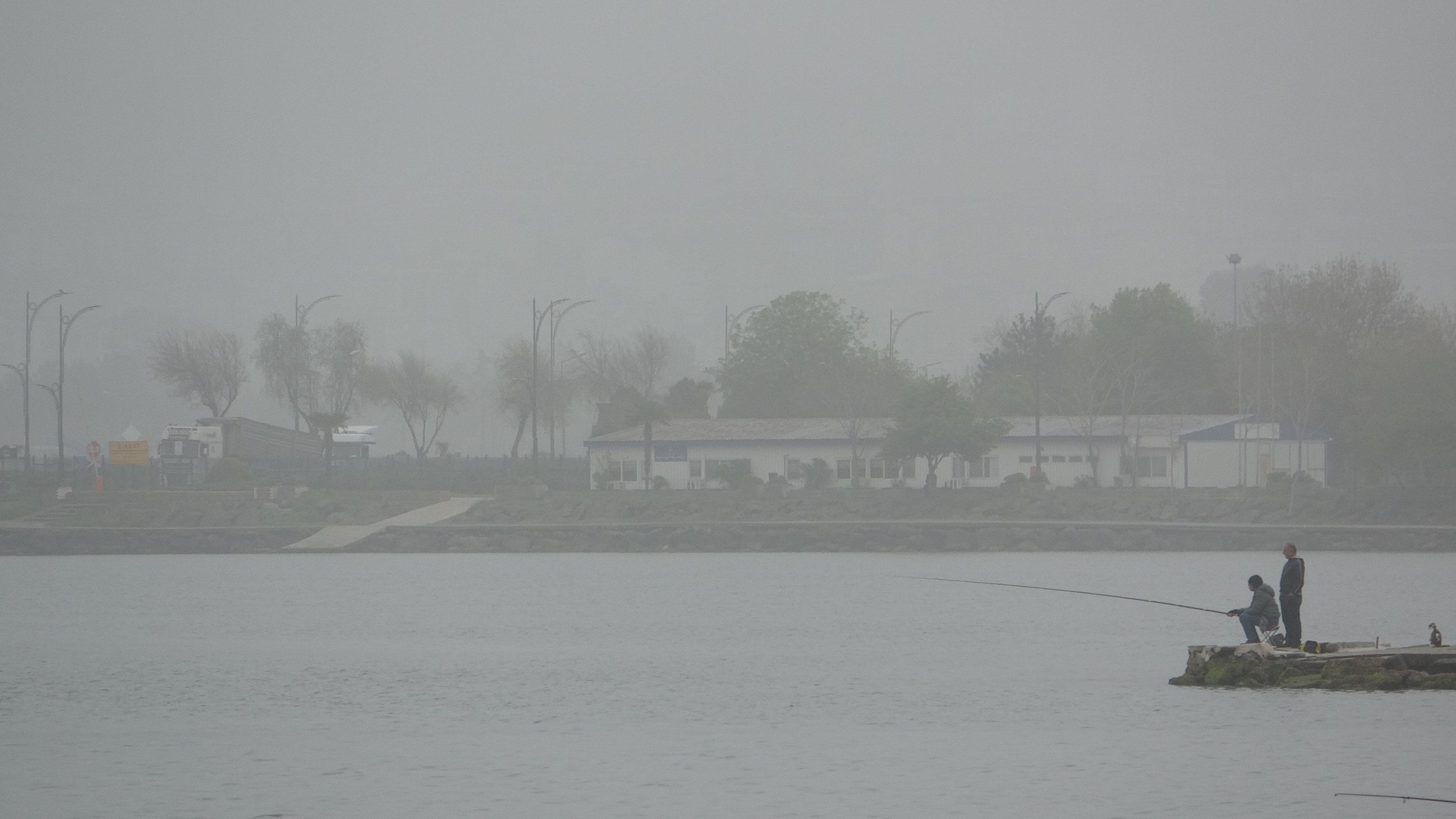 Samsun'da etkili olan sis, görüş mesafesini düşürdü