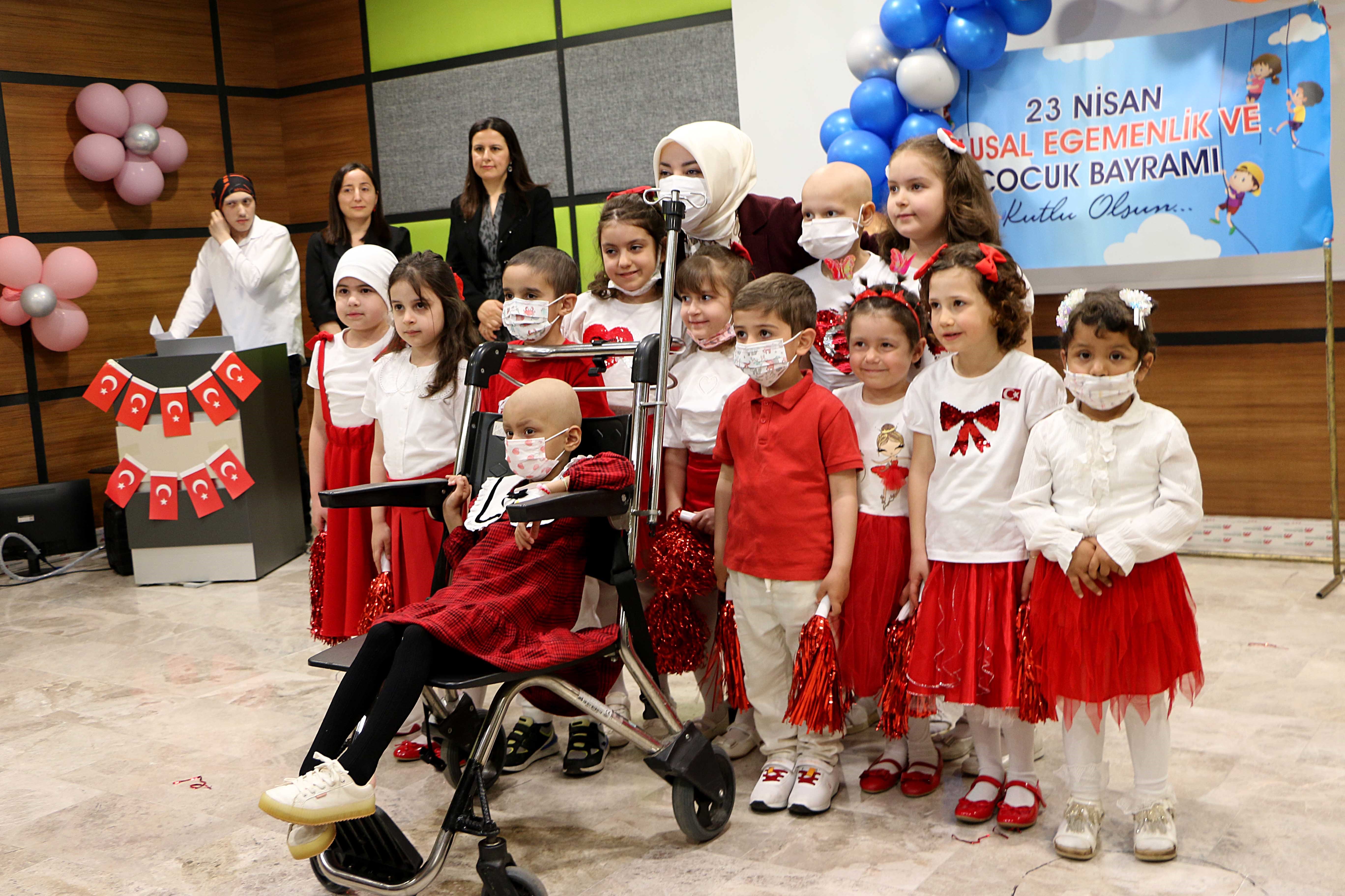 Hastanede tedavi gören çocuklar 23 Nisan’ı böyle kutladı