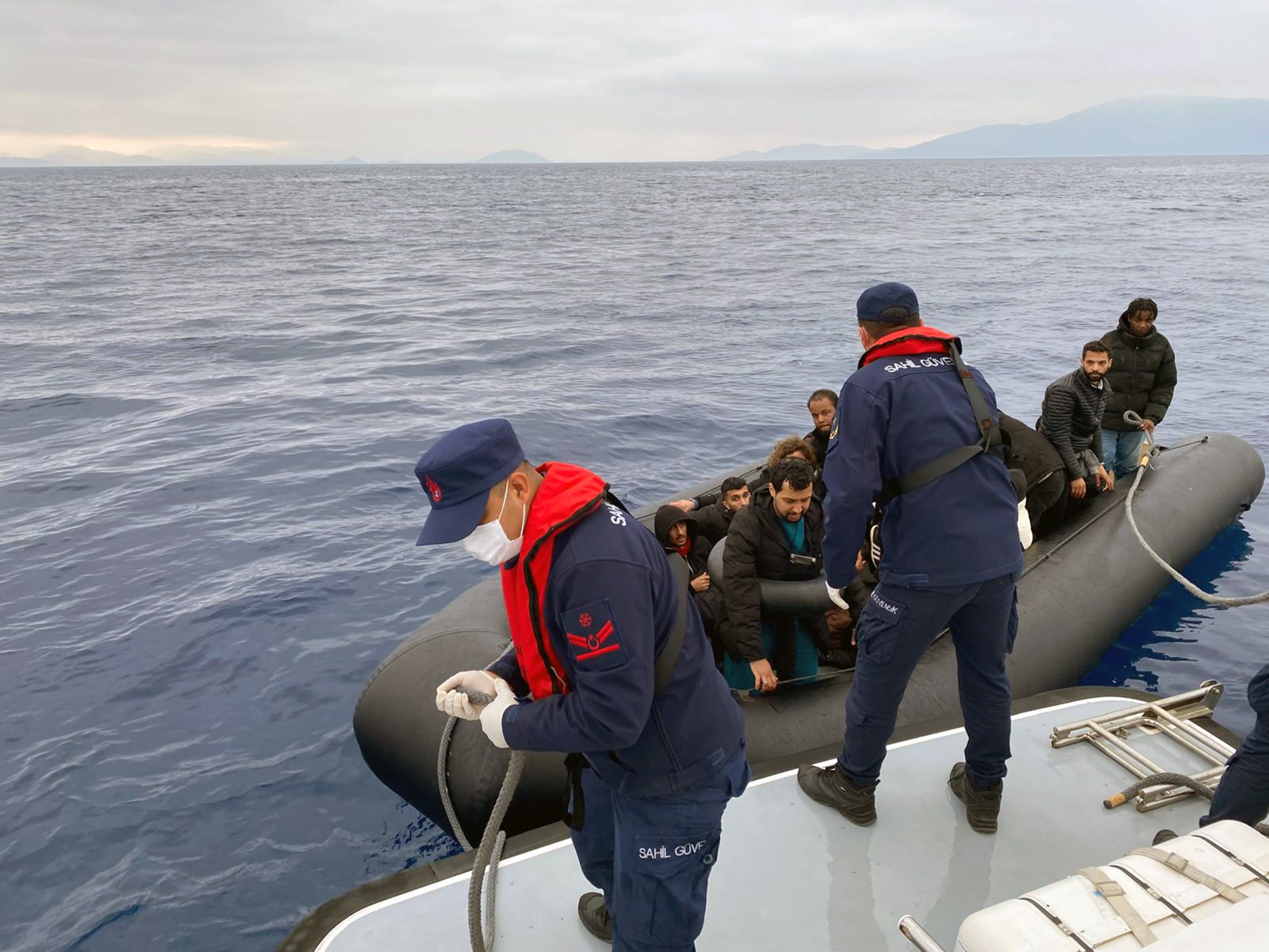 Fethiye açıklarında 19 düzensiz göçmen yakalandı