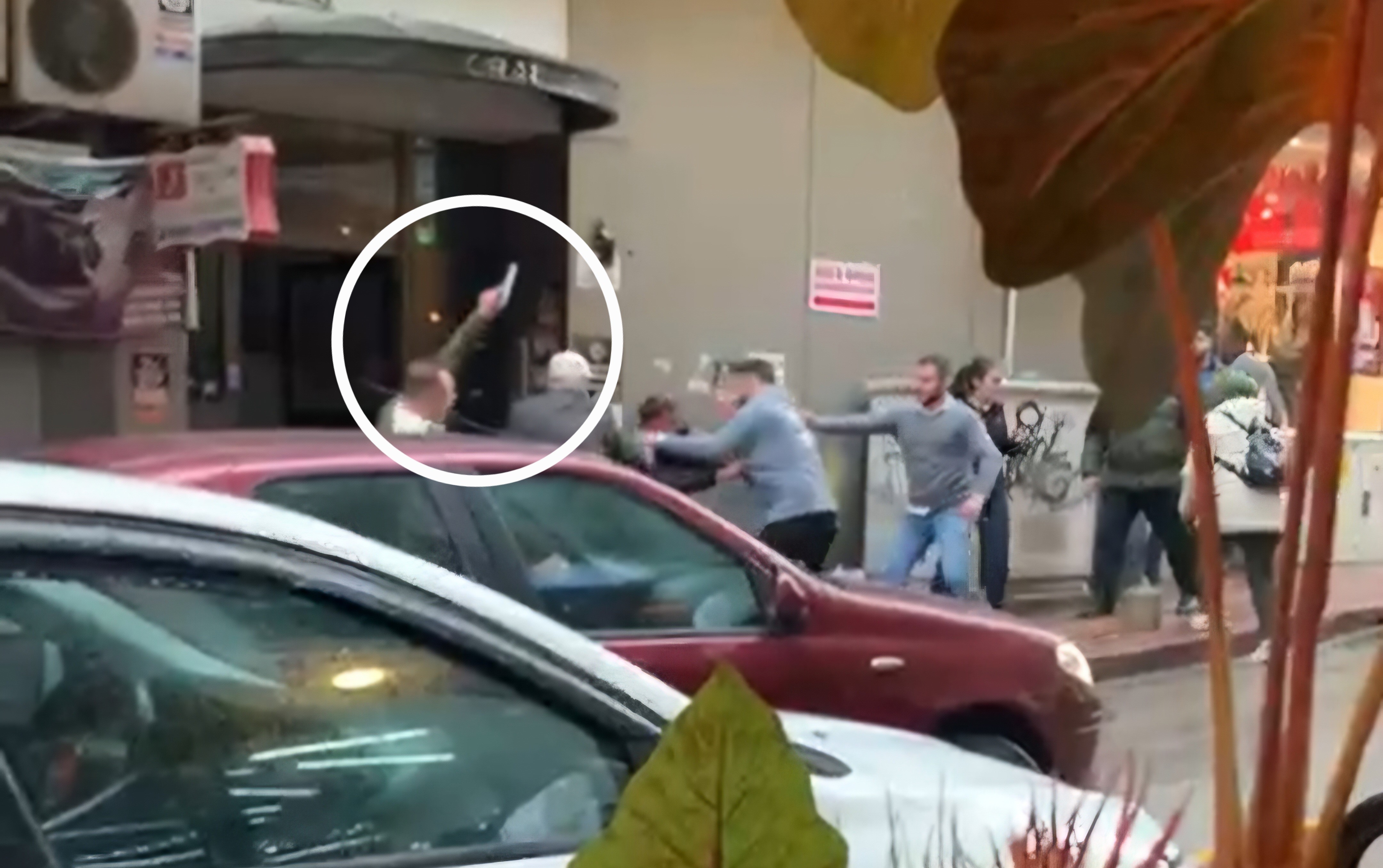 Kavgayı ayırmak isteyen uzman çavuş havaya ateş açtı