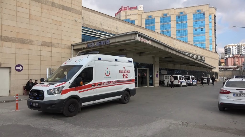 Siirt’te feci kaza: TIR ile minibüs çarpıştı, ölü ve yaralı var