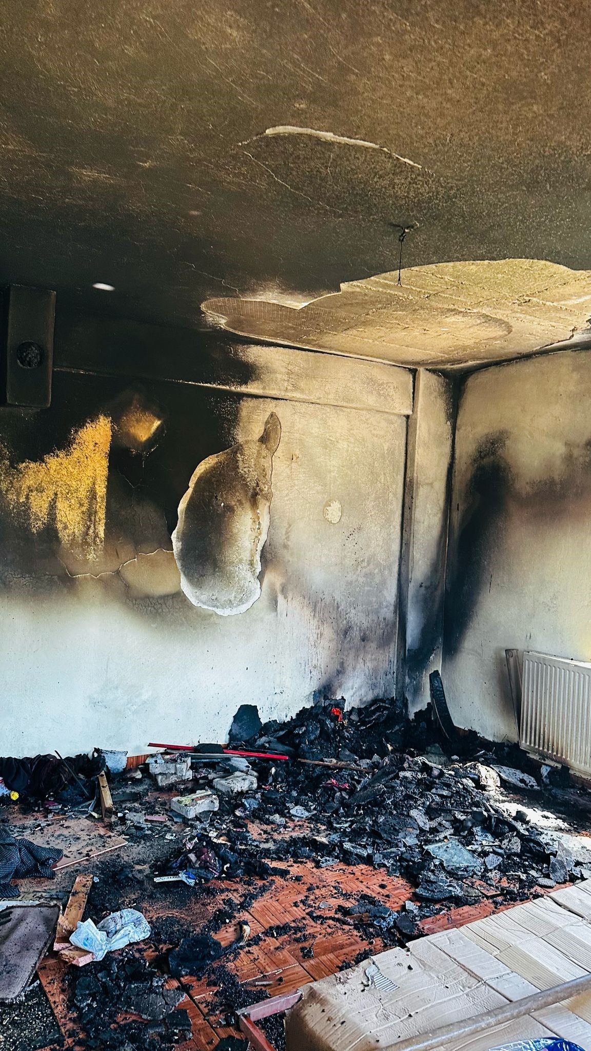 Siirt'te sobadan çıkan kıvılcımlar evi küle çevirdi