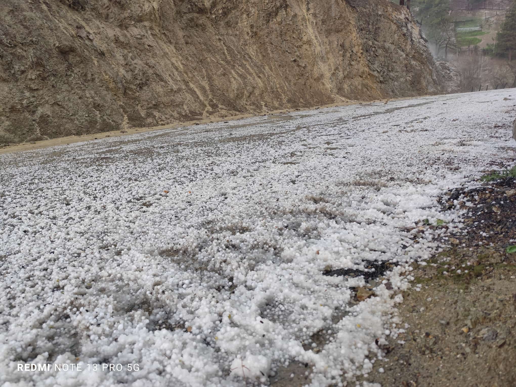 Adana'da dolu yağışı tarım arazilerini beyaza bürüdü