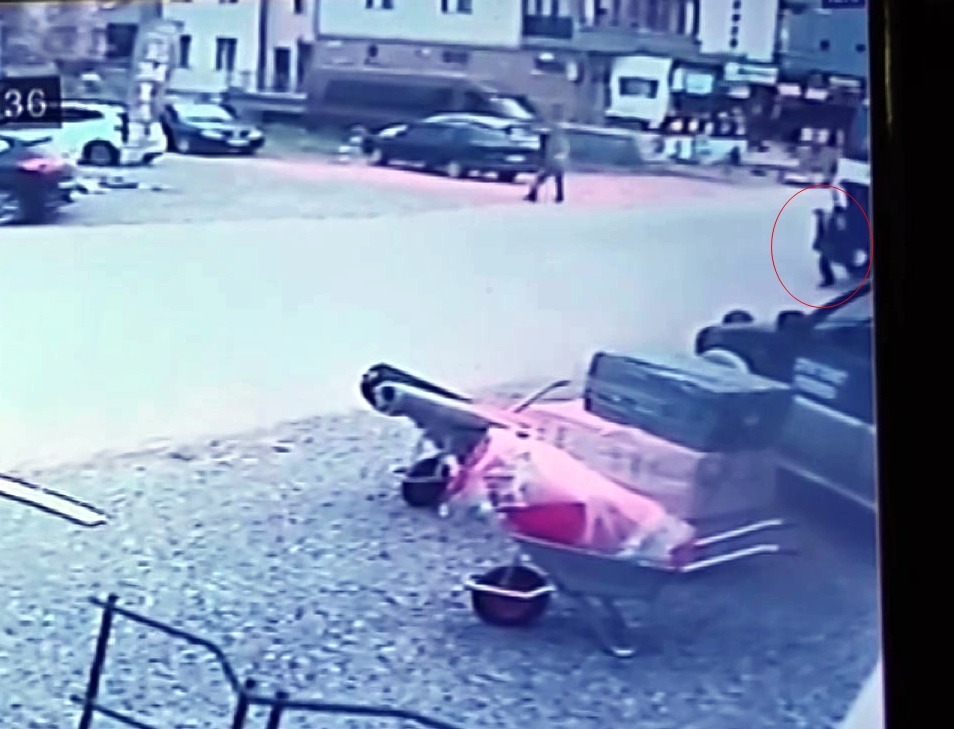 Karasu Belediyesi'ne ait çöp kamyonu 70 yaşındaki adamı ezdi