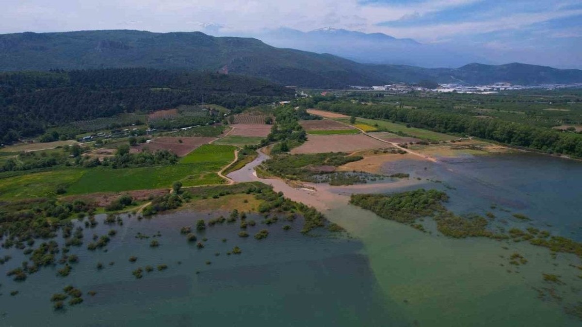 Dudaklı Mahallesi çiftçileri, Gölbaşı Baraj Gölü'nde ürün hasadı için süre istiyor