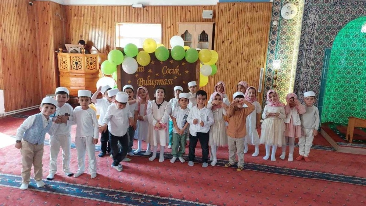 Erzincan'da camii çocuk buluşması