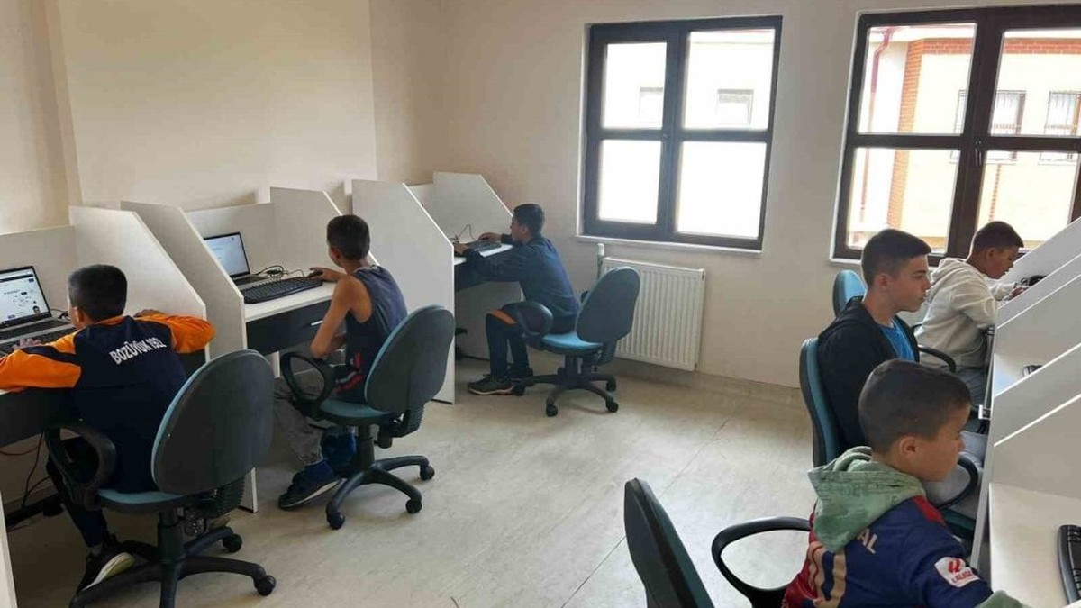Bozüyük Çocuk Evleri'nde yeni bilgisayar sınıfı hizmete açıldı