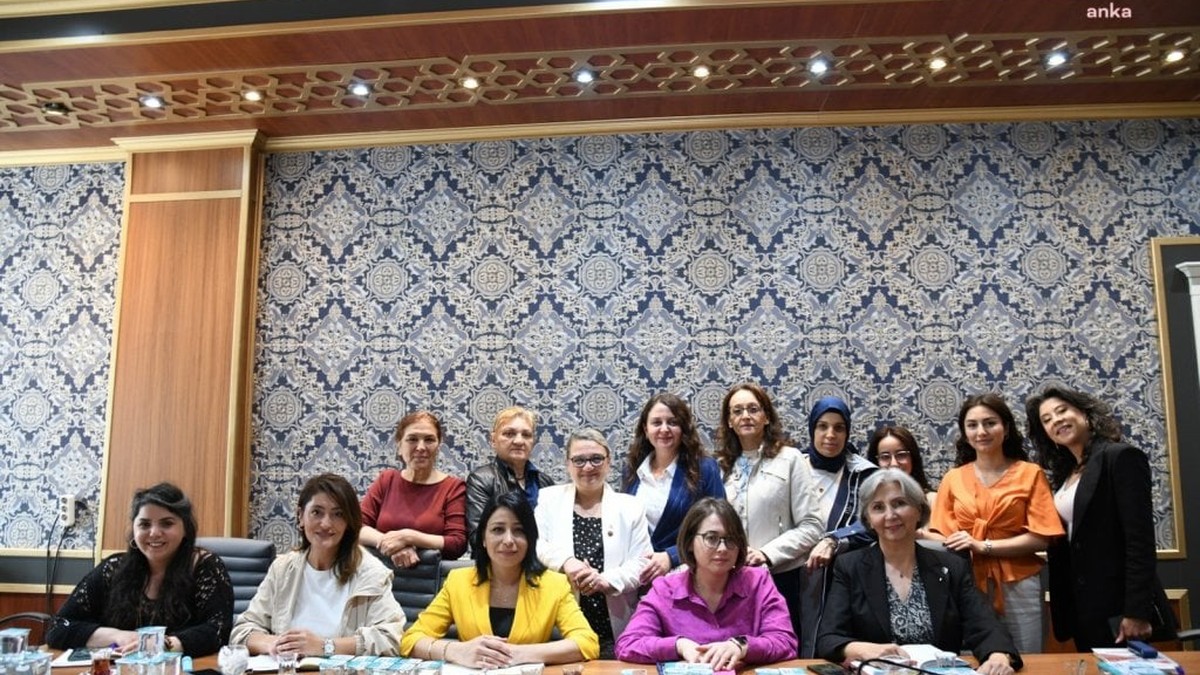 Yunusemre Belediyesi Kadın Birimi nisan ayı toplantısını gerçekleştirdi