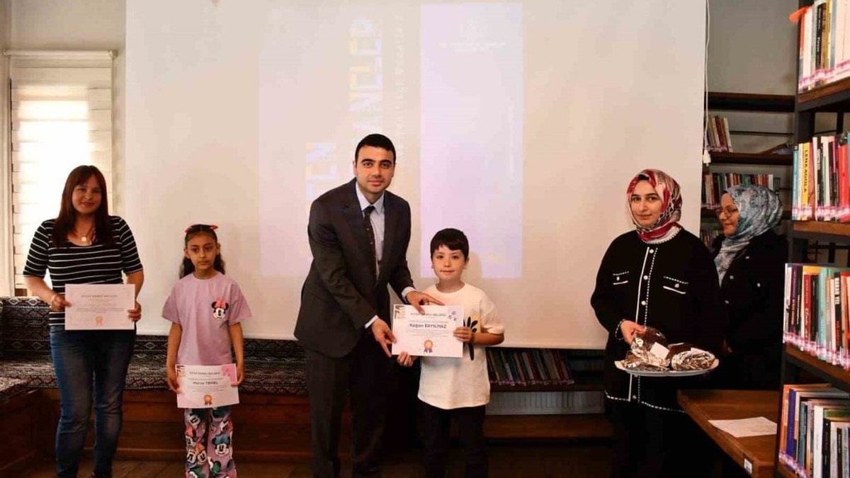 Kaymakam Kılıç, başarılı kitapseverleri ödüllendirdi