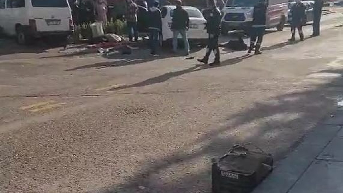 Sincan'da minibüs-otomobil çarpışması: 9 yaralı