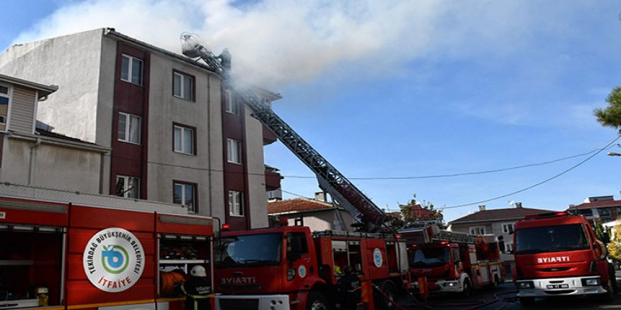 4 katlı apartmanın çatı katında yangın