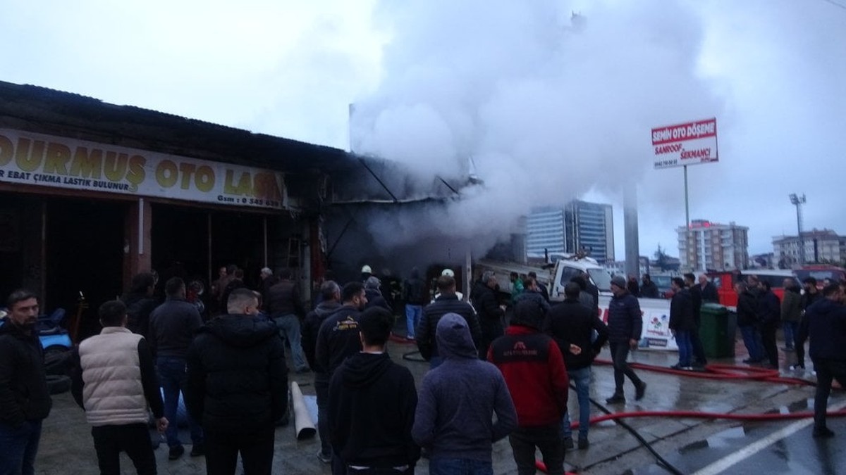 Rize'de oto döşeme atölyesinde yangın