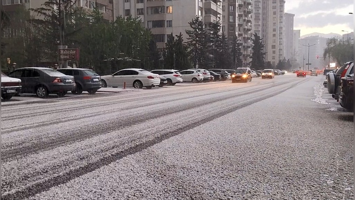Kayseri'de dolu ve sağanak yağış ulaşımı etkiledi