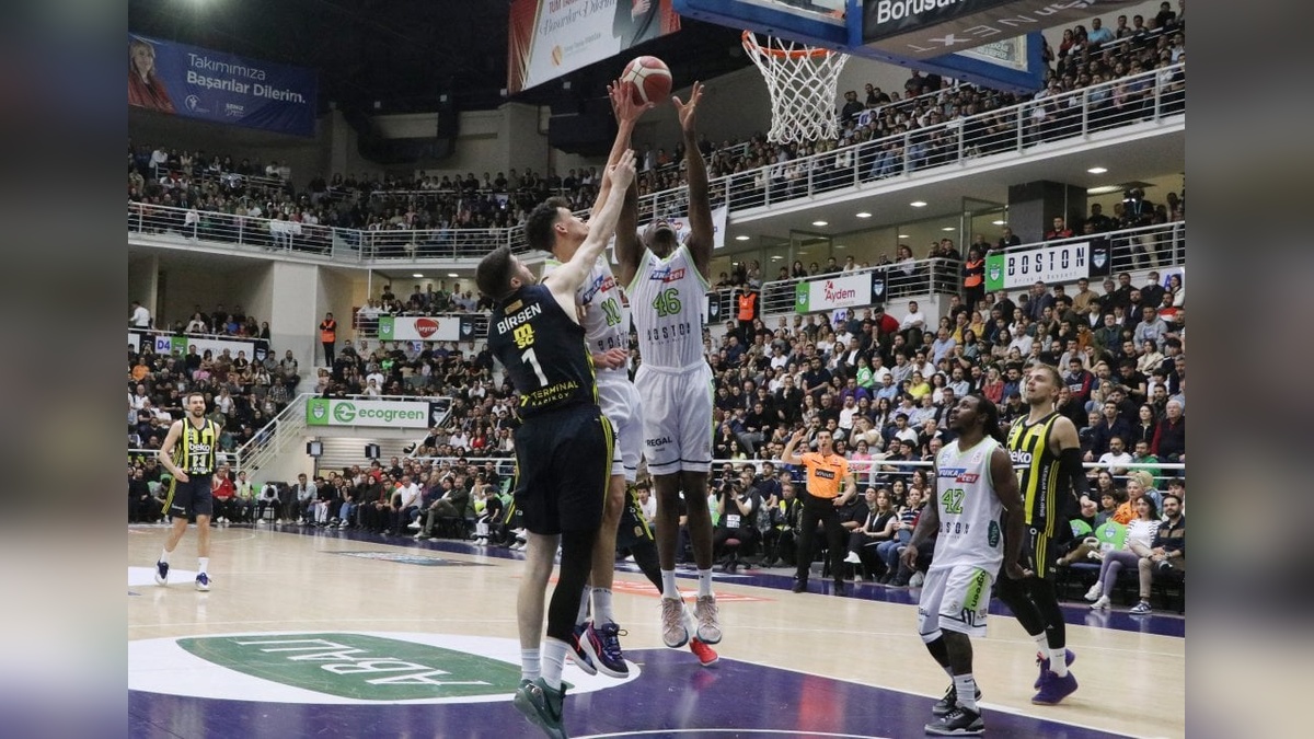 Merkezefendi, Fenerbahçe'nin 21 maçlık galibiyet serisine son verdi