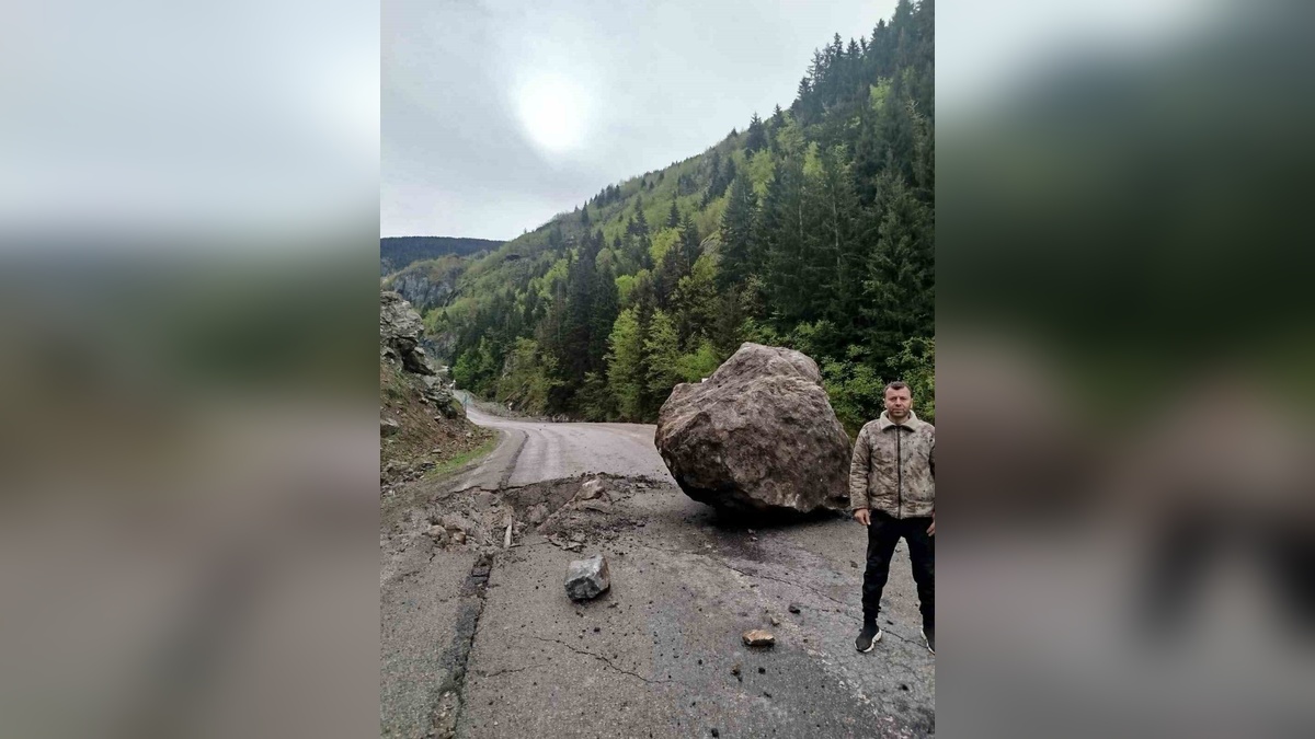 Gümüşhane'de heyelan: Arkadaş grubu büyük kaya parçasından son anda kurtuldu