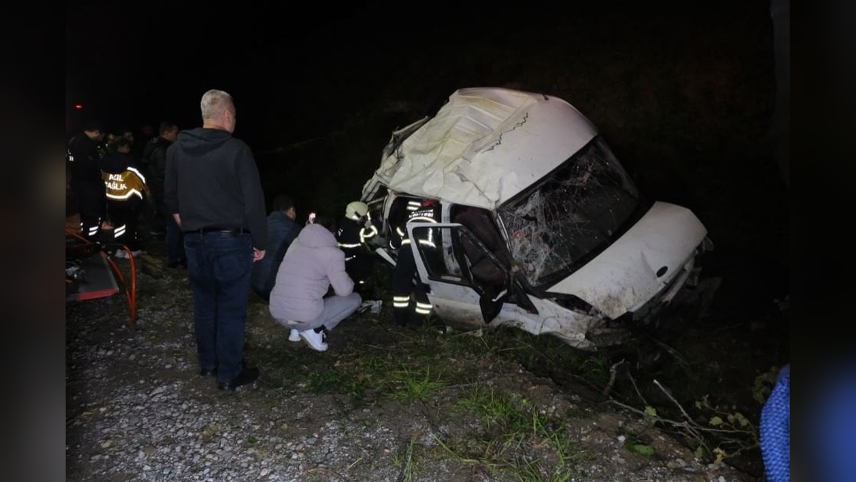 Bafra'da minibüs kazası: 1 ölü, 4 yaralı