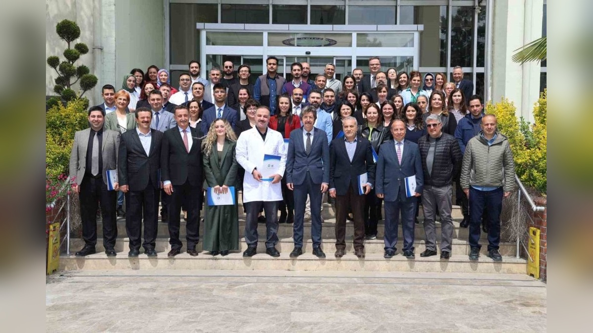 BUÜ'den akademisyenlere başarı belgeleri