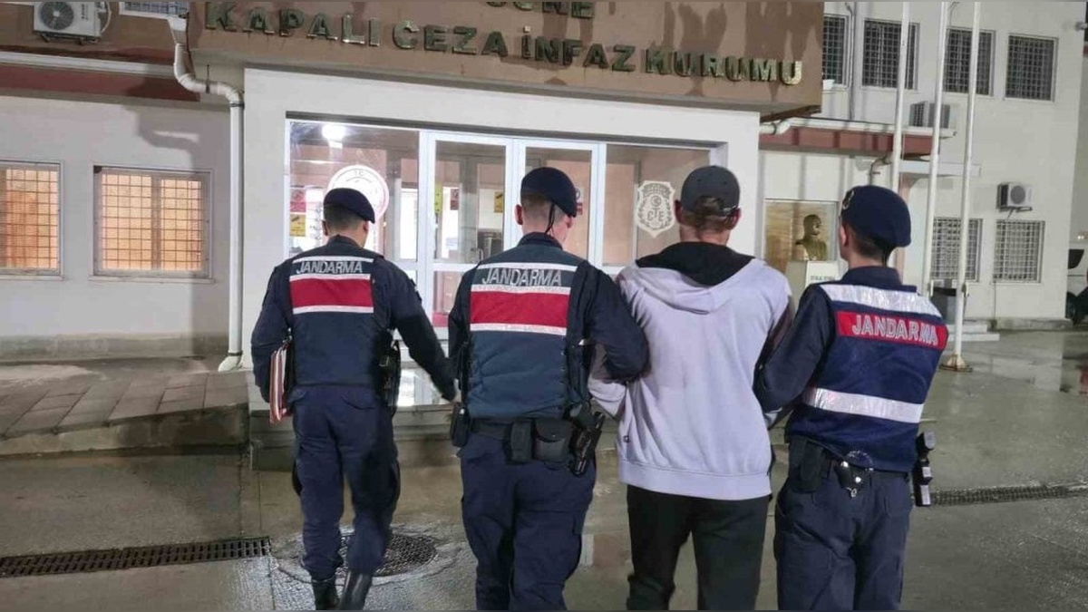 Kuşadası'nda aranan şahıs yakalandı