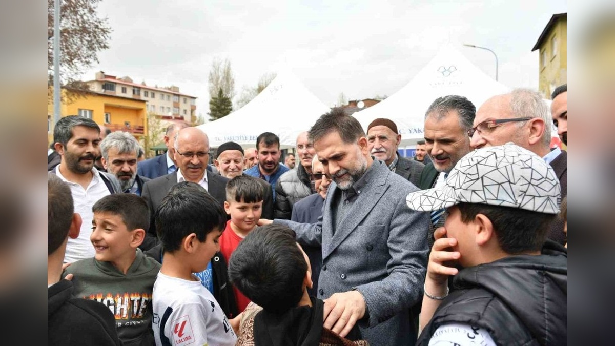 Uçar, vatandaşlarla buluştu