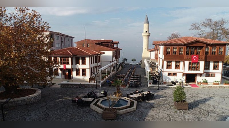 Gölcük'ün tarihi 'Yalı evleri' yeniden canlandırıldı