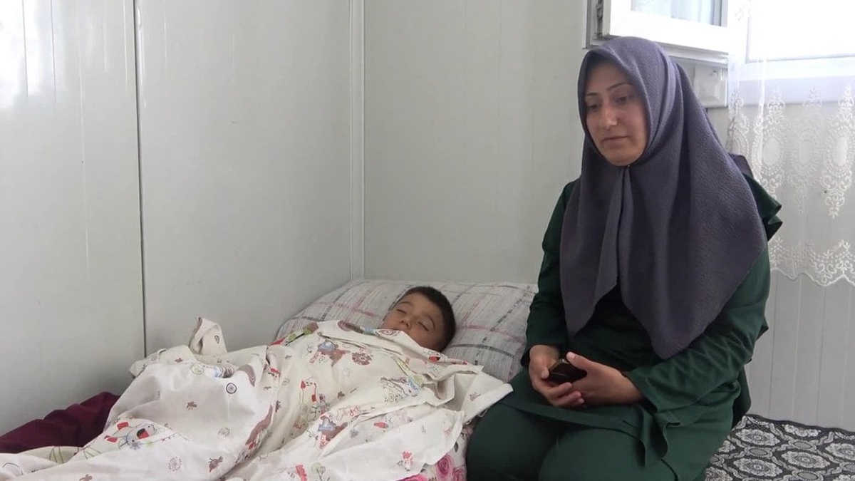 Depremzede Özbebek: 'Çocuklarımın hayali bir ev, bir oda ve bir yatak'