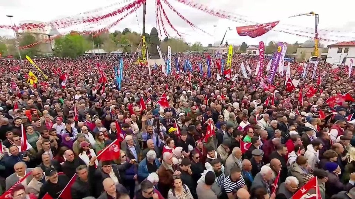 Özel'den Konya'da 'Normalleşme' Çağrısı