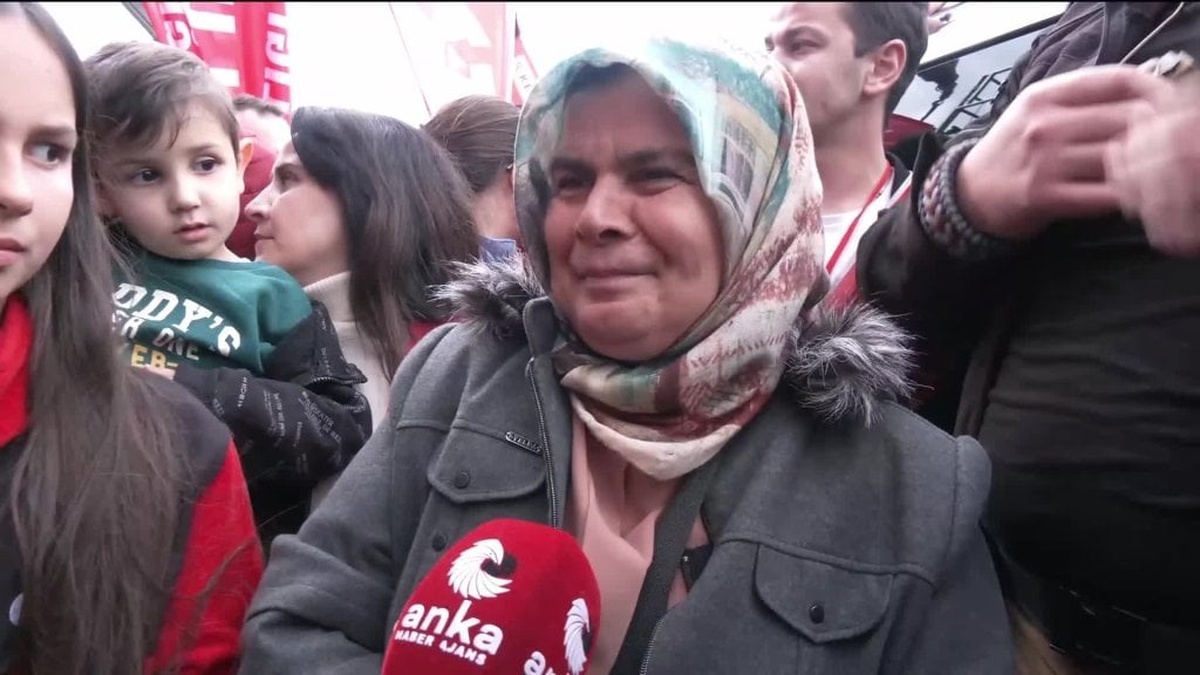 Konya'da çiftçi Hatice Sarı'dan CHP mitinginde çarpıcı sözler