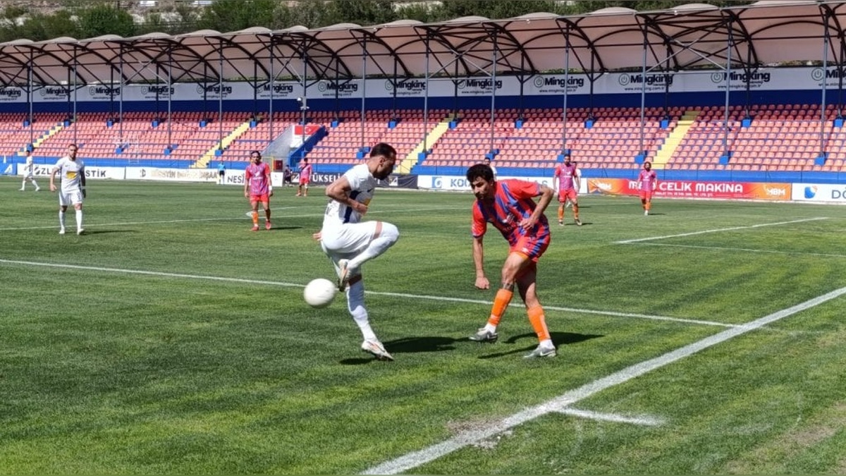 Sarıyerspor, İskenderunspor'u yenerek 1. Lig'e yükseldi