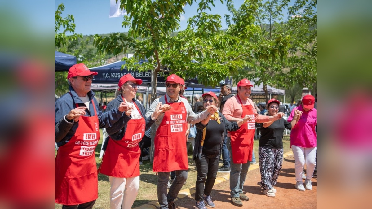 Kuşadası Belediye Başkanı Günel, 1 Mayıs'ı personeliyle birlikte kutladı