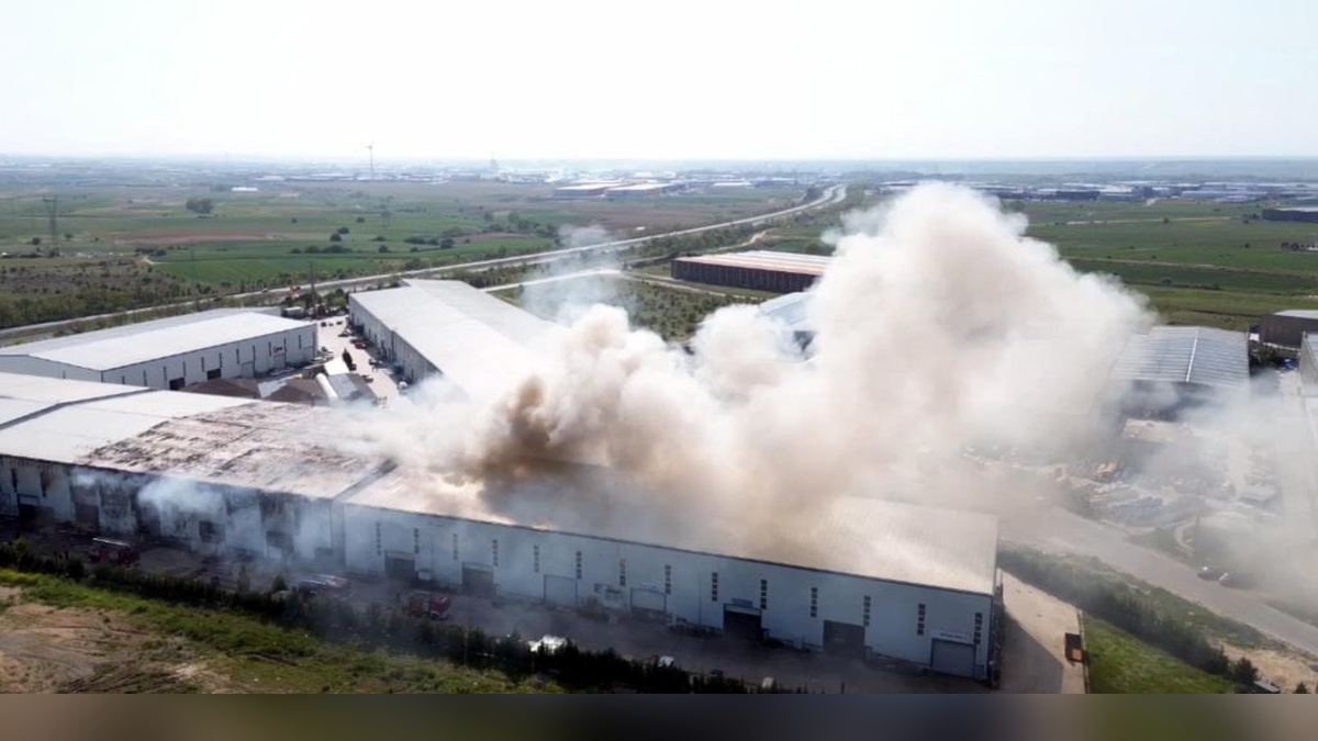 Çerkezköy'deki yangın 2 saatte kontrol altına alındı