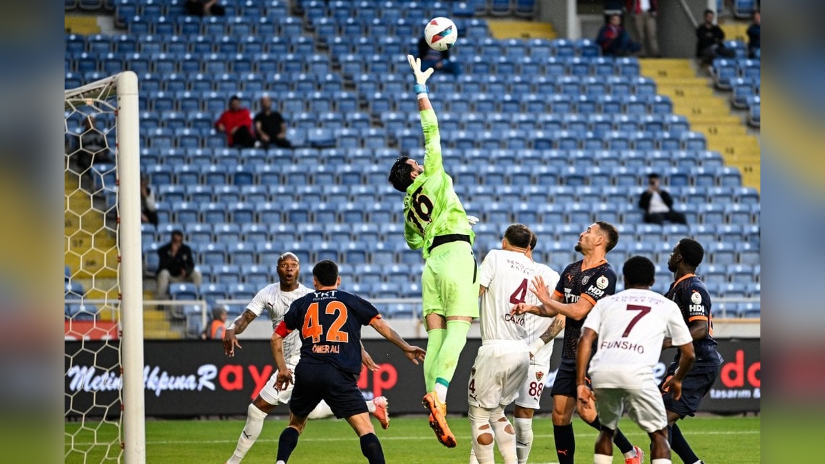 Başakşehir, Hatayspor'u Deplasmanda 4-2 Mağlup Etti