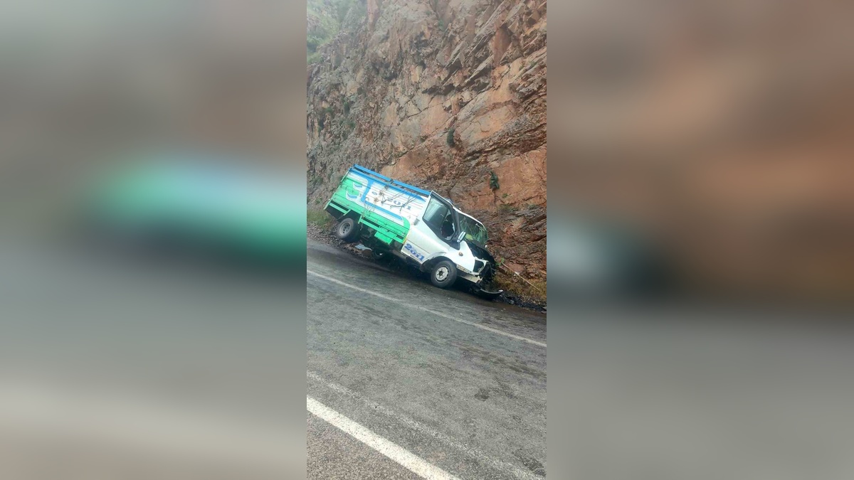 Hakkari'de trafik kazası: 1 ölü, 1 yaralı