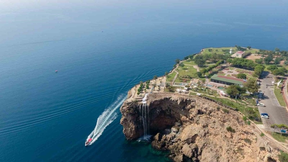 115 bin dal çiçekle Antalya'da çiçek desenleri yarışması