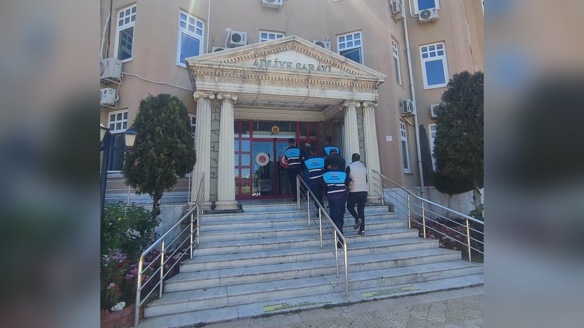 Didim'de kaçak kazı yapan 3 şüpheli tutuklandı