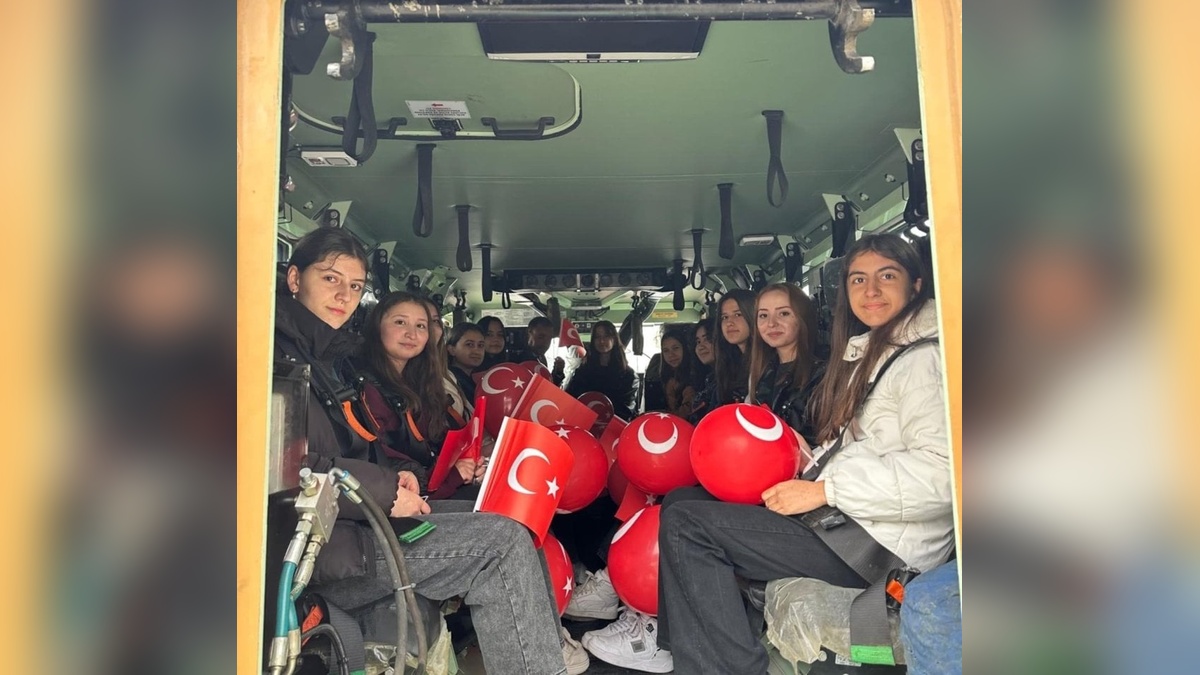 Söğüt öğrencileri Jandarma Ulaştırma Eğitim Merkezini ziyaret etti