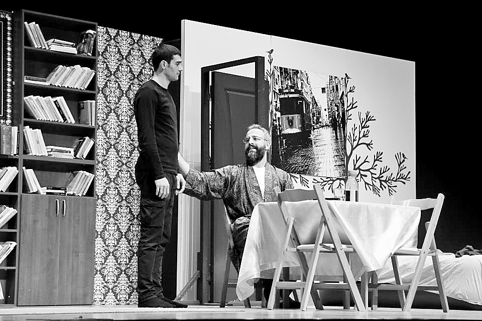 Esenler’de tiyatro şöleni yaşanıyor