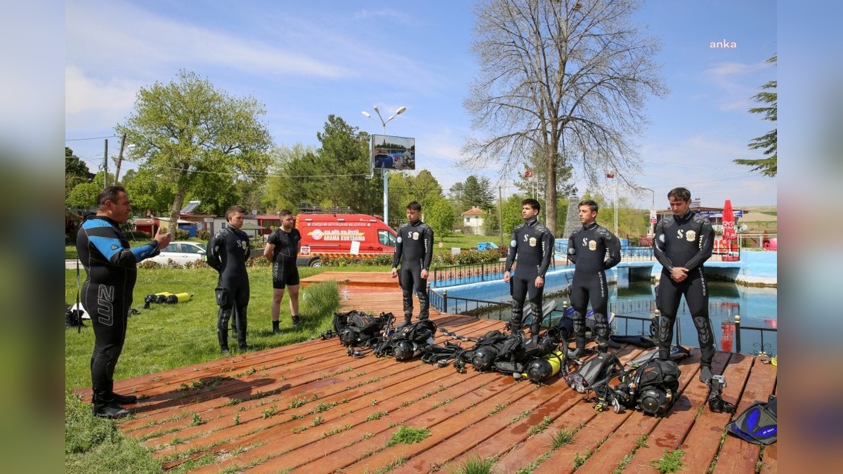 Eskişehir İtfaiyesi Su Altı Ekibi Sakaryabaşı'nda eğitim verdi