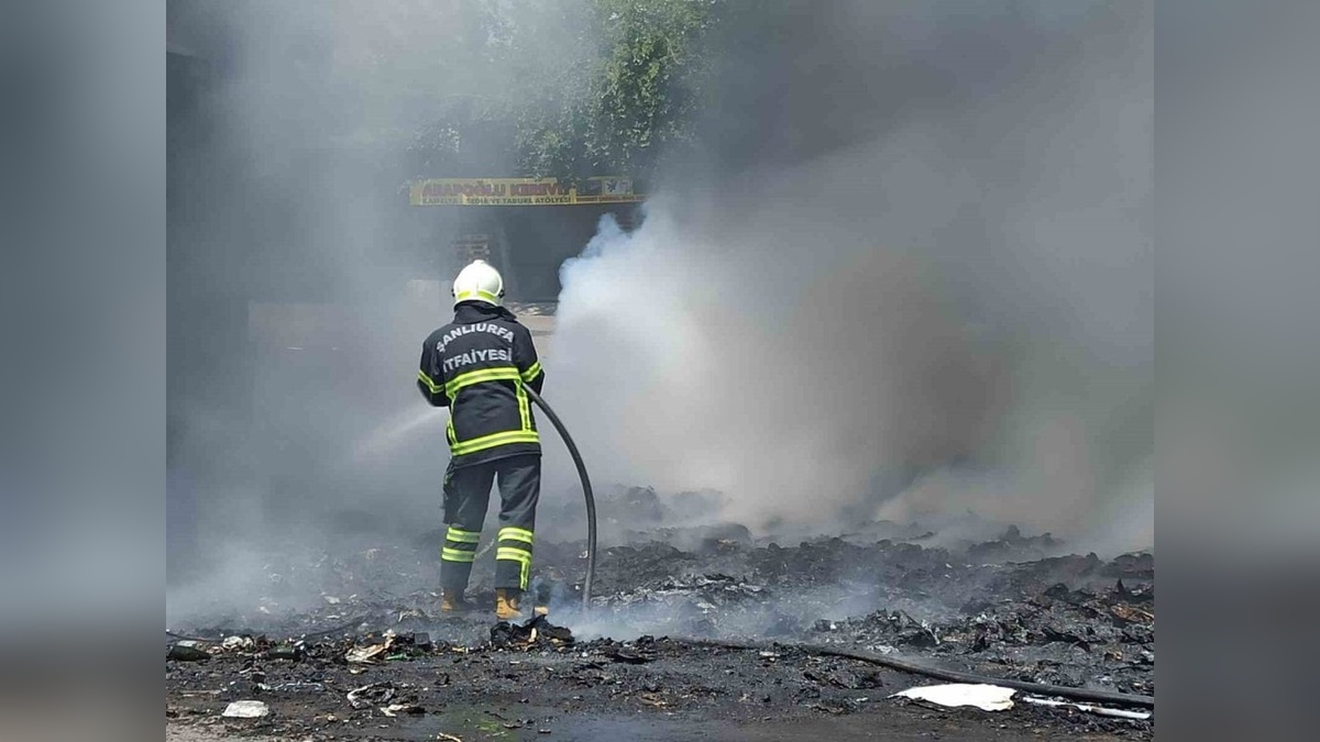 Şanlıurfa'da atık yangını söndürüldü