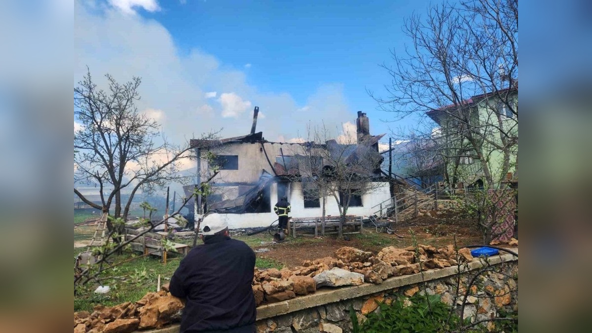 Saimbeyli'nde ev yangını: Kullanılamaz hale geldi