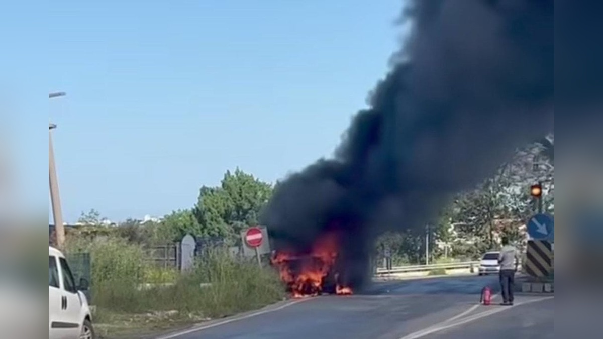Kuşadası'nda çarşaf yüklü kamyonette yangın