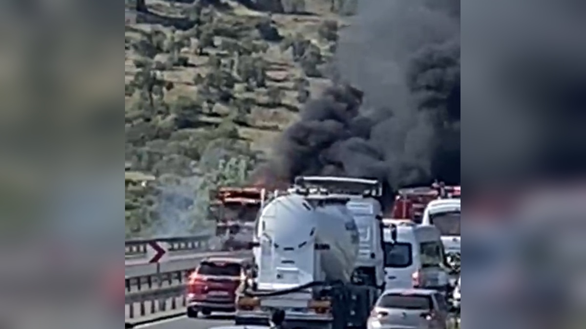 Bergama'da belediye otobüsünde yangın