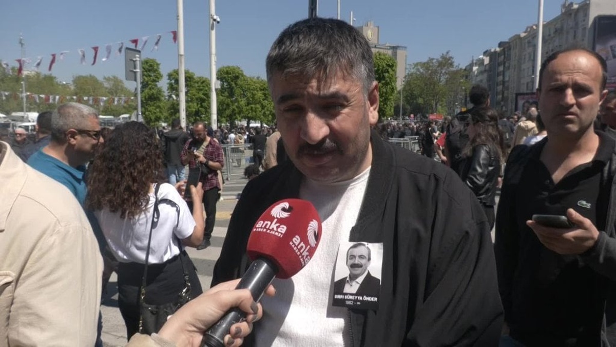 Binlerce Kişi Sırrı Süreyya Önder'i Son Yolculuğuna Uğurladı