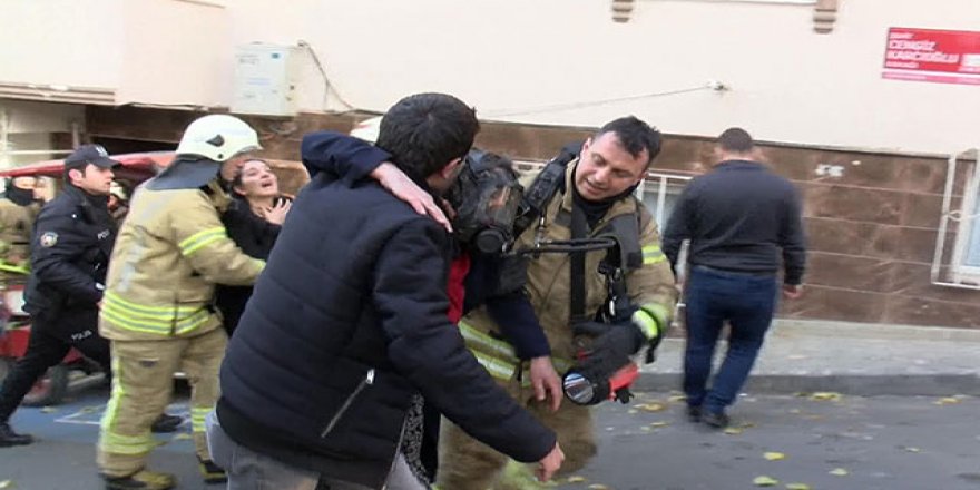 Gaziosmanpaşa'da yangında mahsur kalanlar kurtarıldı
